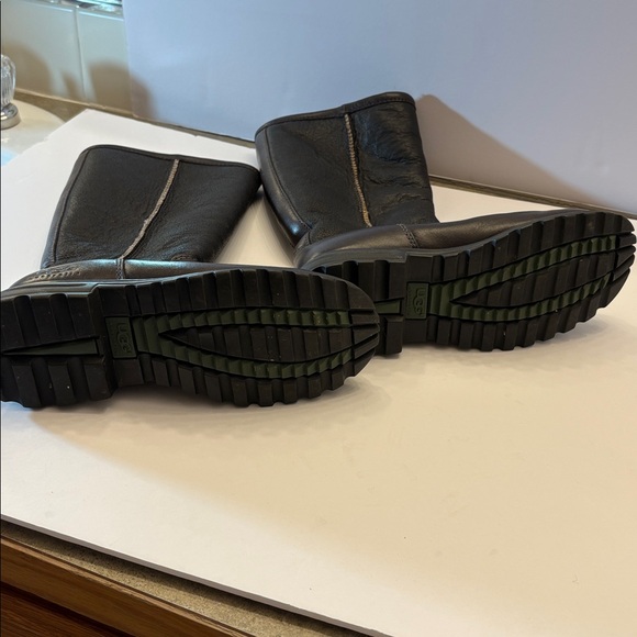 UGG Australia Dark Leather Boots - Picture 4 of 4